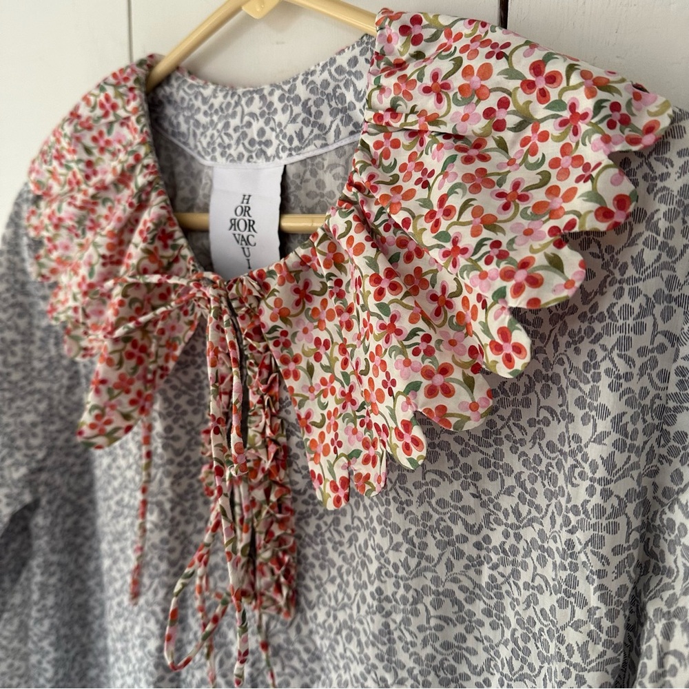 Horror Vacui Floral Blouse Sz M Scalloped Ruffle Collar